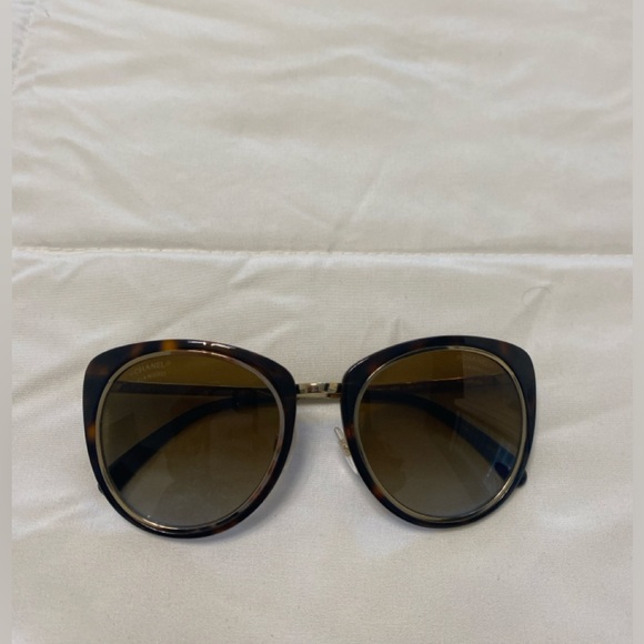 Chanel Tortoise Shell Sunglasses - Picture 4 of 4